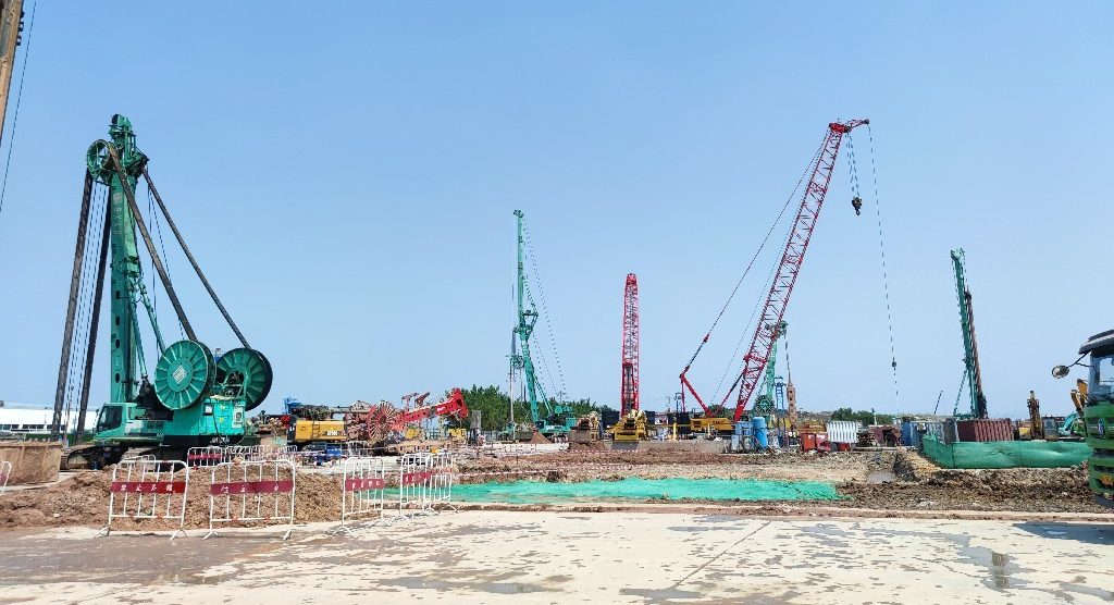 金泰抓钻铣设备马力全开，汇战“羊城花冠”白云机场T3航站楼